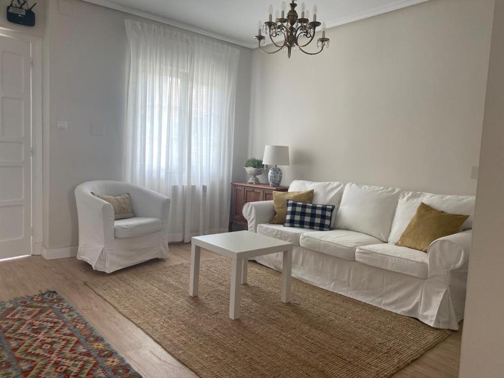 Aparthotel La Casita De El Montan Baja à Avilés Extérieur photo